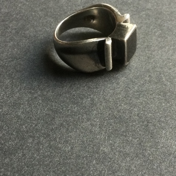 Brutalist Vintage Sterling Silver Ring With Black Stone - Picture 5 of 10